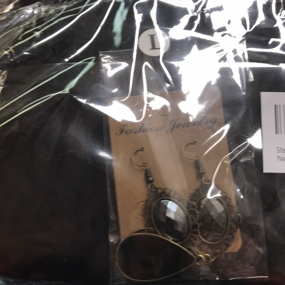 black evening dress - Picture 3 of 4